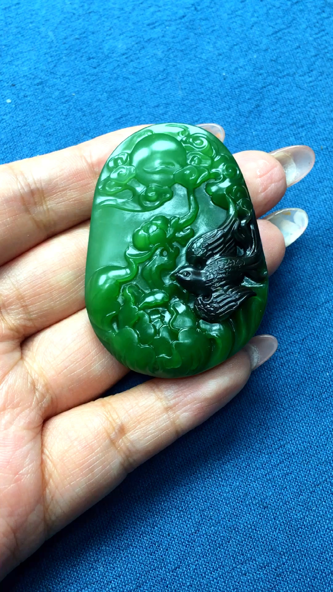 和田玉碧玉老料,俏色巧雕,吉祥富贵,喜事连连!