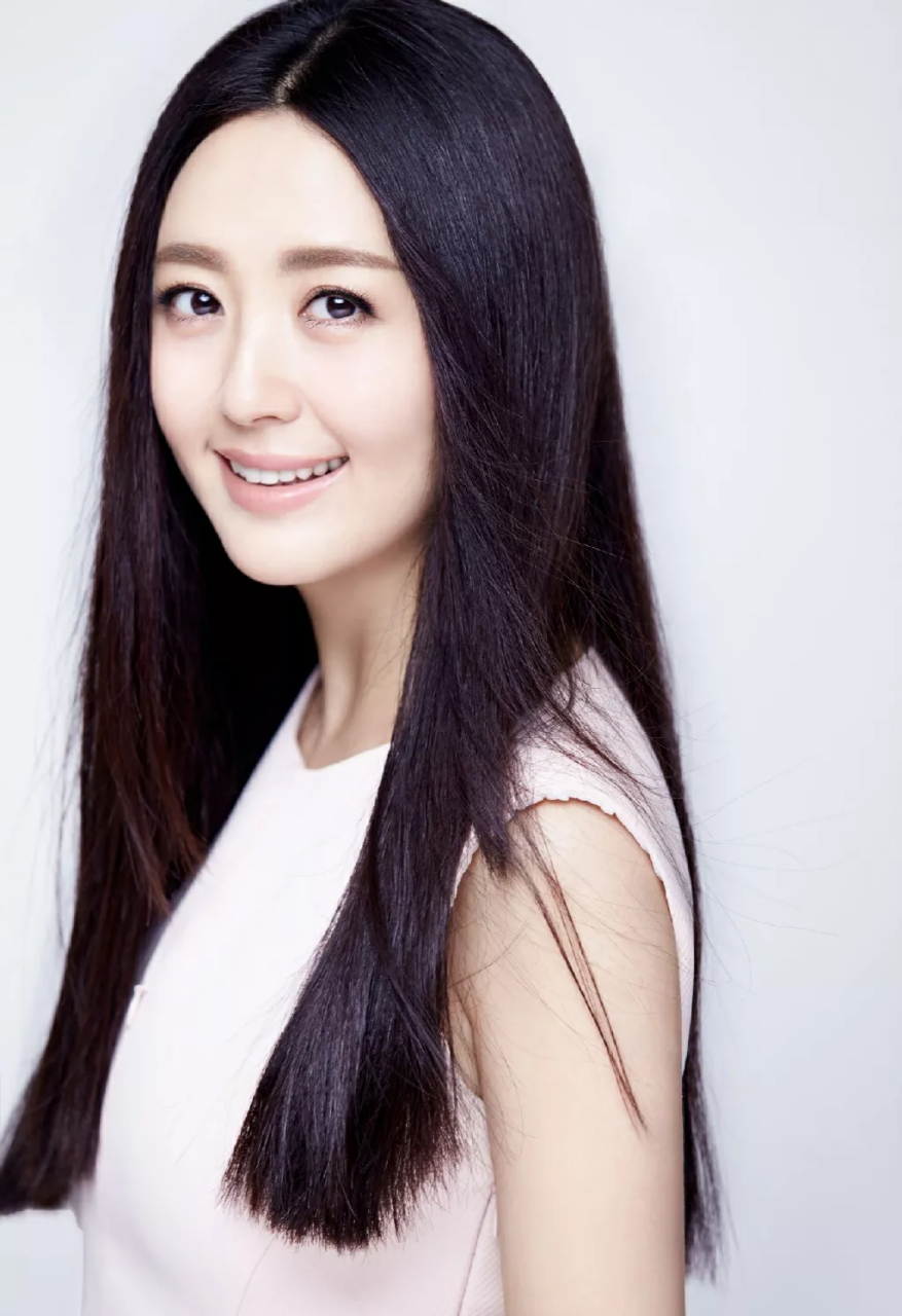 大美女杨童舒,美丽如此引人注目,仿佛无尽的魅力散发出来.