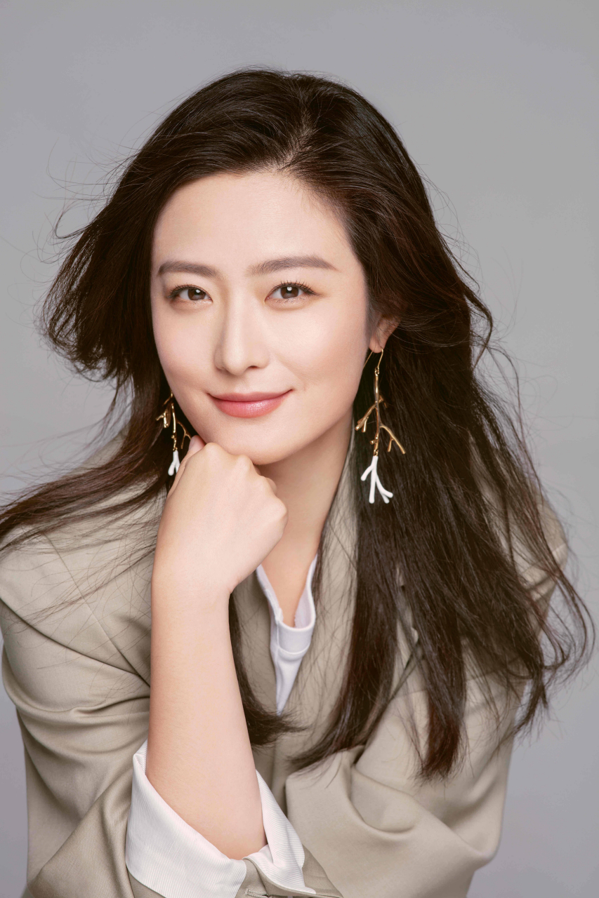 徐百慧,1983年8月3日出生于吉林省长春市,毕业于中央戏剧学院,中国