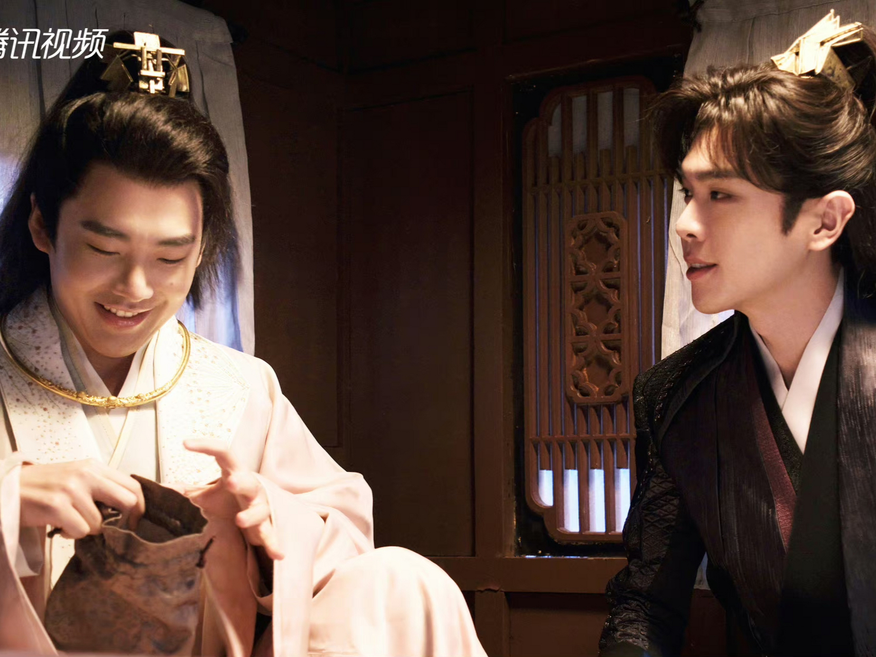 庆余年第二季首发剧照#  庙堂镀伟器,运筹出奇智; 捭阖皆有度,笃行