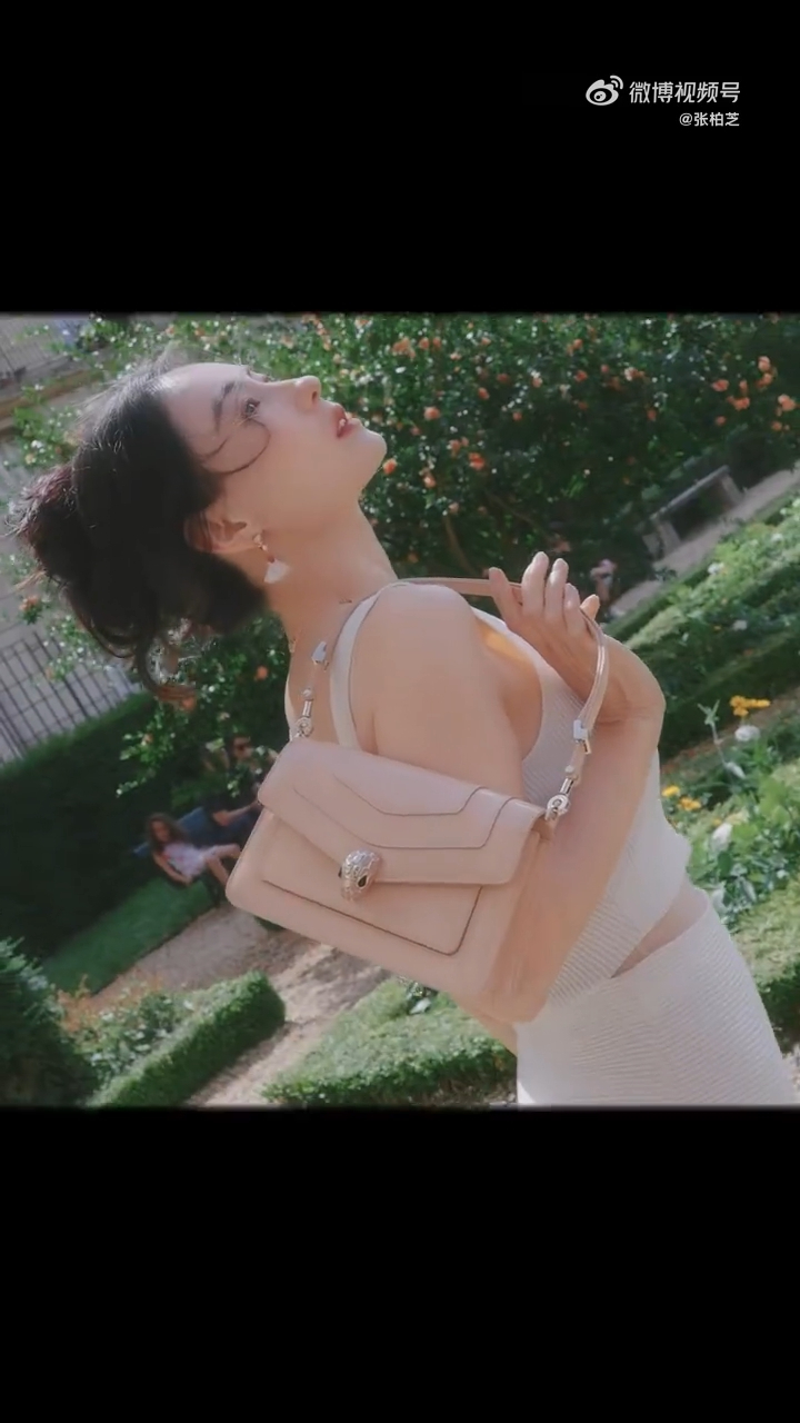 从前就觉得张柏芝和张曼玉很像,现在看感觉就是张曼玉的顶配版,骨相