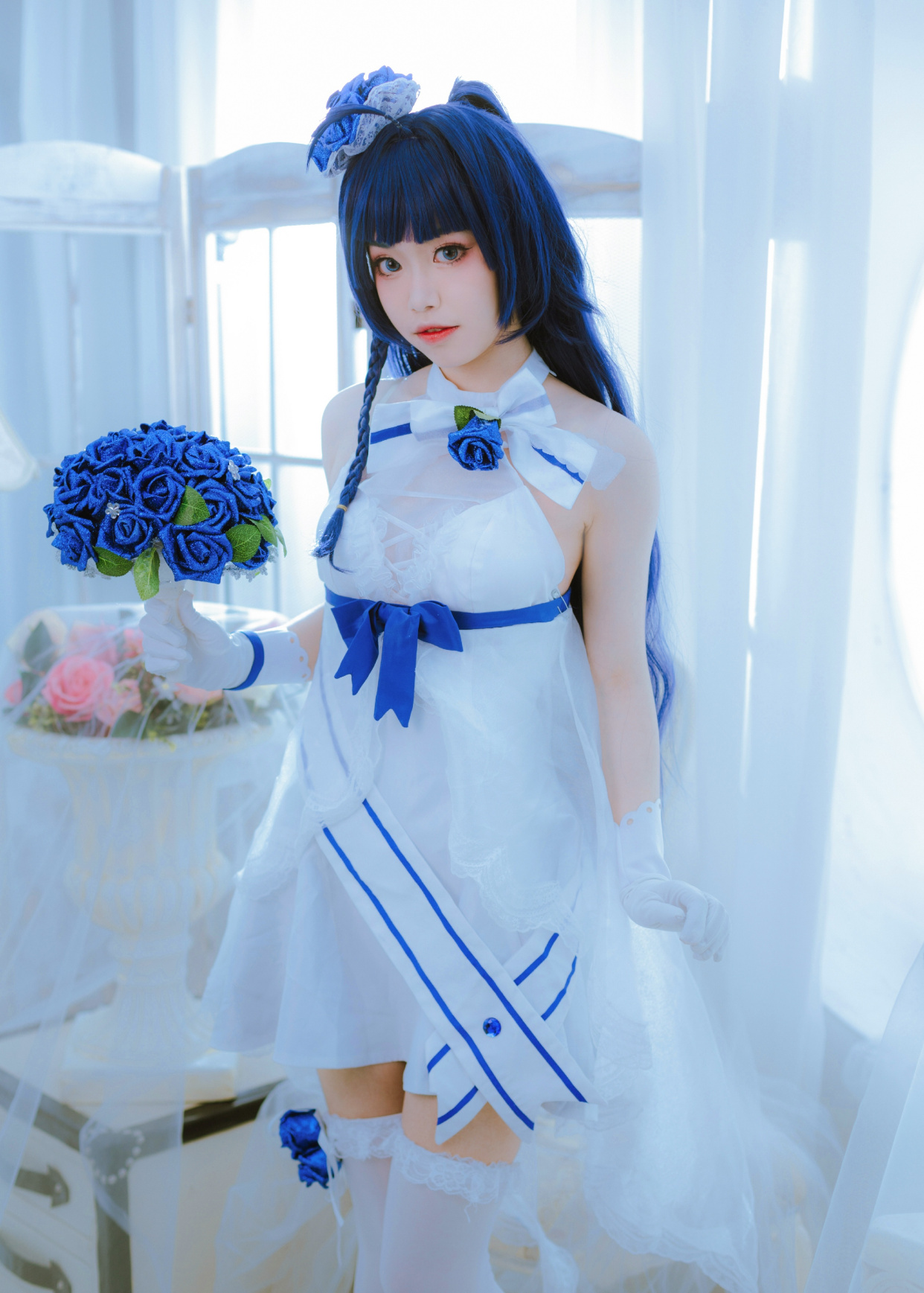 cosplay:芽衣的纯净永恒花嫁,过膝"白丝"配上白色高跟鞋,好美