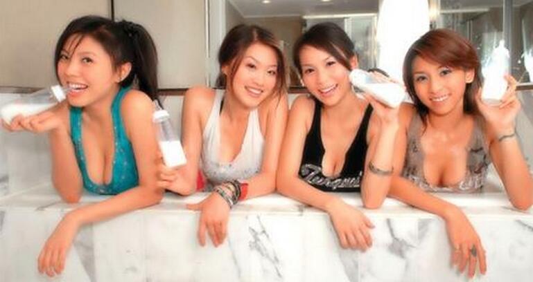 女F4