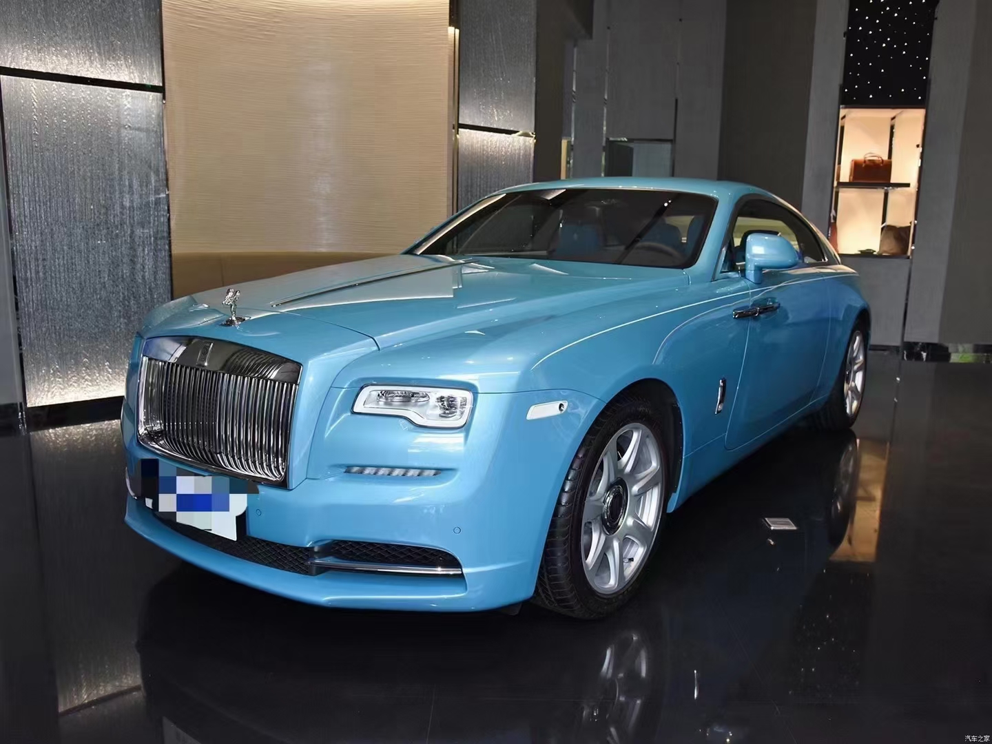 全款198万几百公里劳斯莱斯 魅影 v12 -6.6t,原车白色贴膜