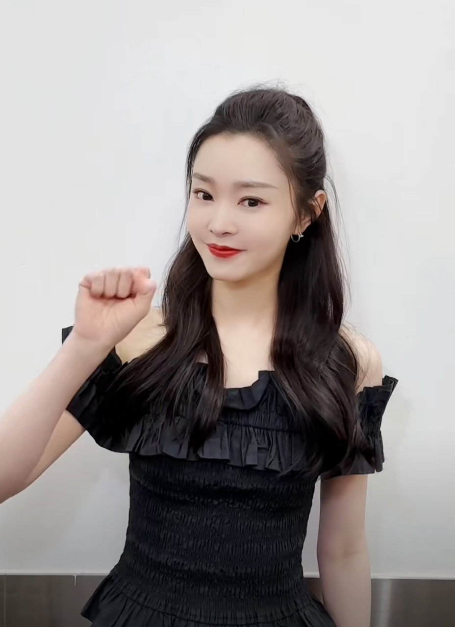 宋轶事业爱情双丰收,新剧热播带来新代言,她出镜录制vcr精气神十足