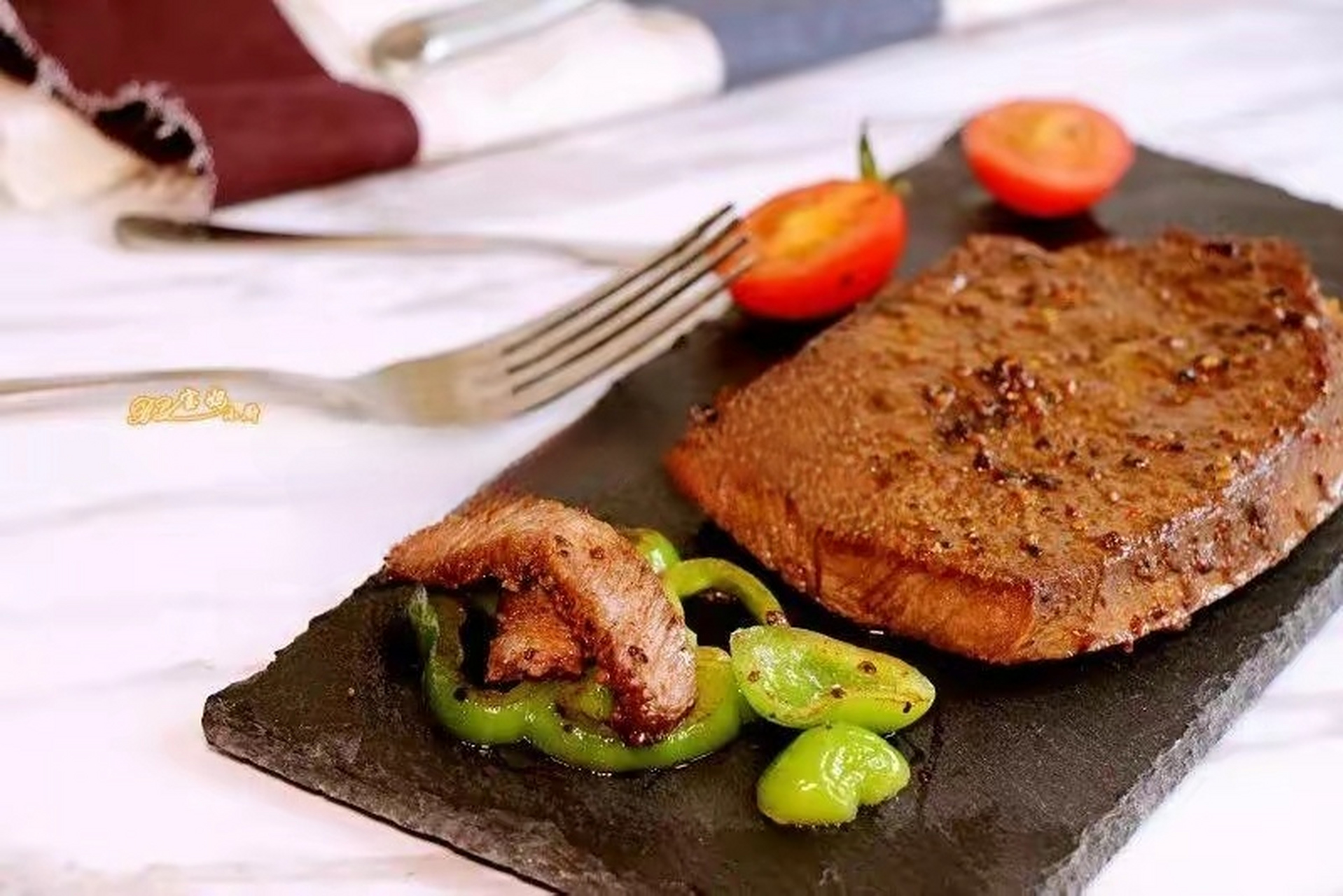 美国芝加哥牛排  原料  冷冻嫩肩牛排180克,芝加哥牛排调料8克,植物油