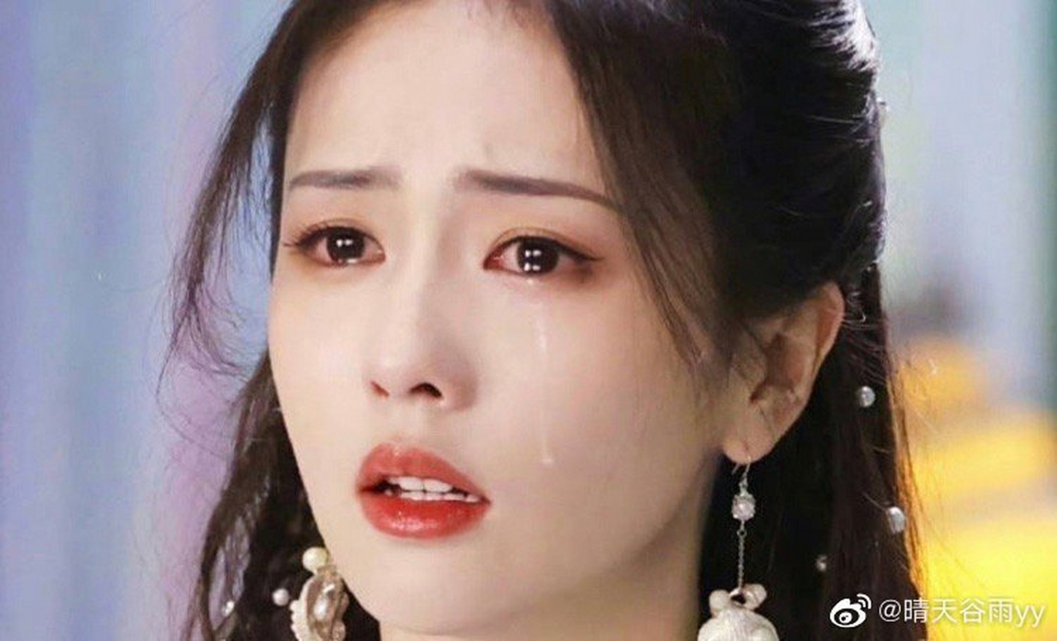 白鹿的哭戏有目共睹的,共情能力也超强的! #长月烬