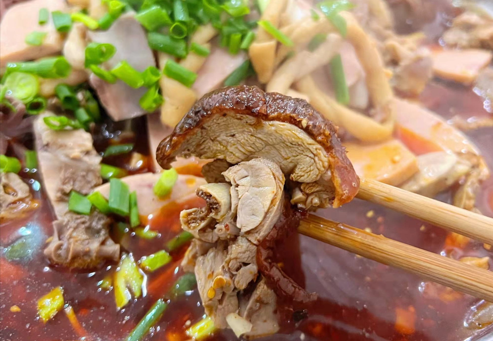 襄阳美食冒烤鸭（冒烤鸭的烤鸭去哪里批发） 襄阳美食冒烤鸭（冒烤鸭的烤鸭去那边

批发）《襄阳烤鸭店》 美食资讯