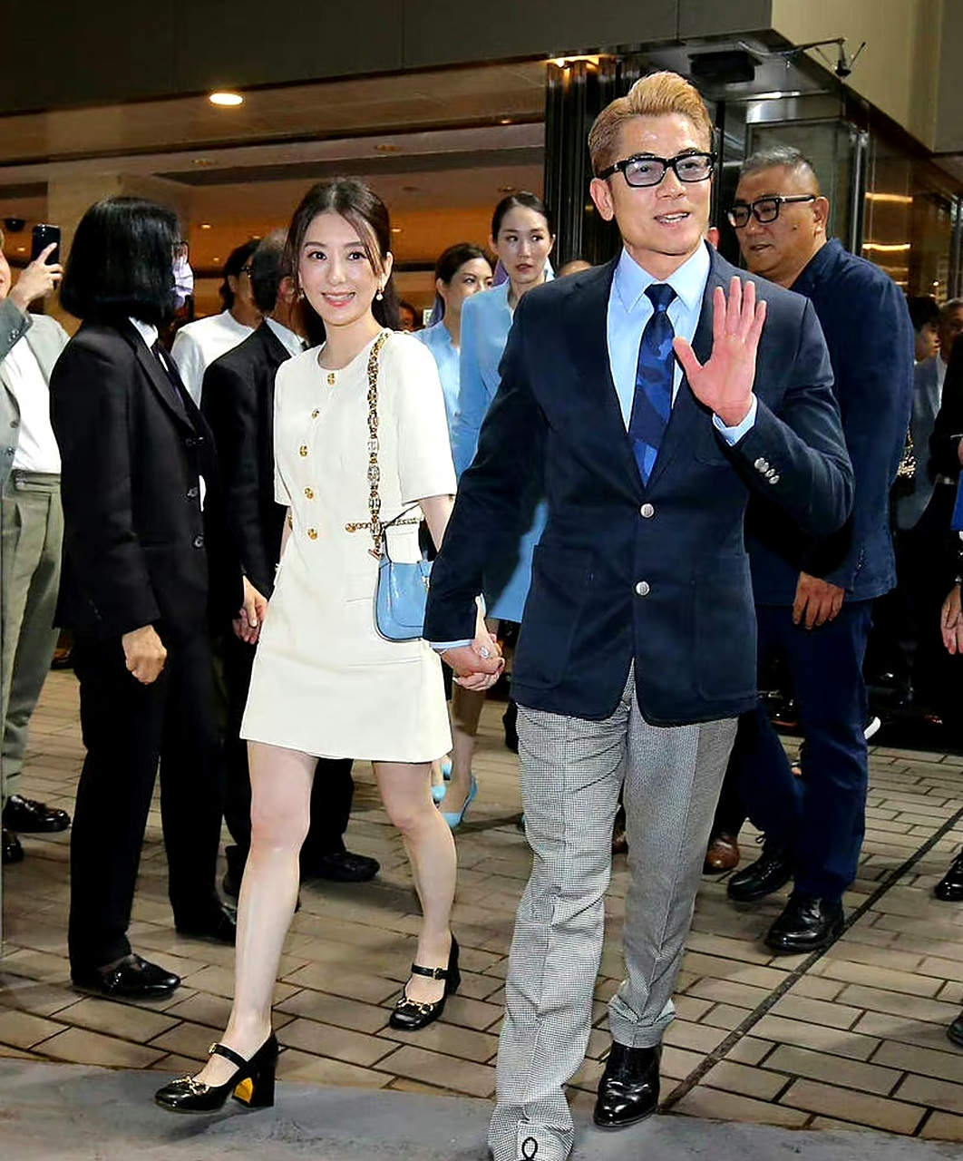 郭富城方媛牵手看赛马,6月14日香港跑马地夜场,郭富城牵手方媛现身