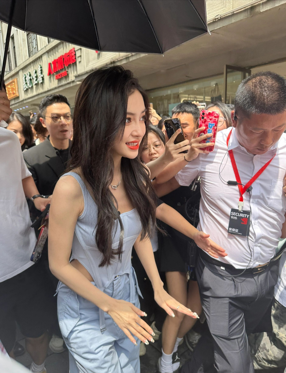 angelababy近日线下活动生图,岁月不饶人啊,神颜baby也有些老了呀[不