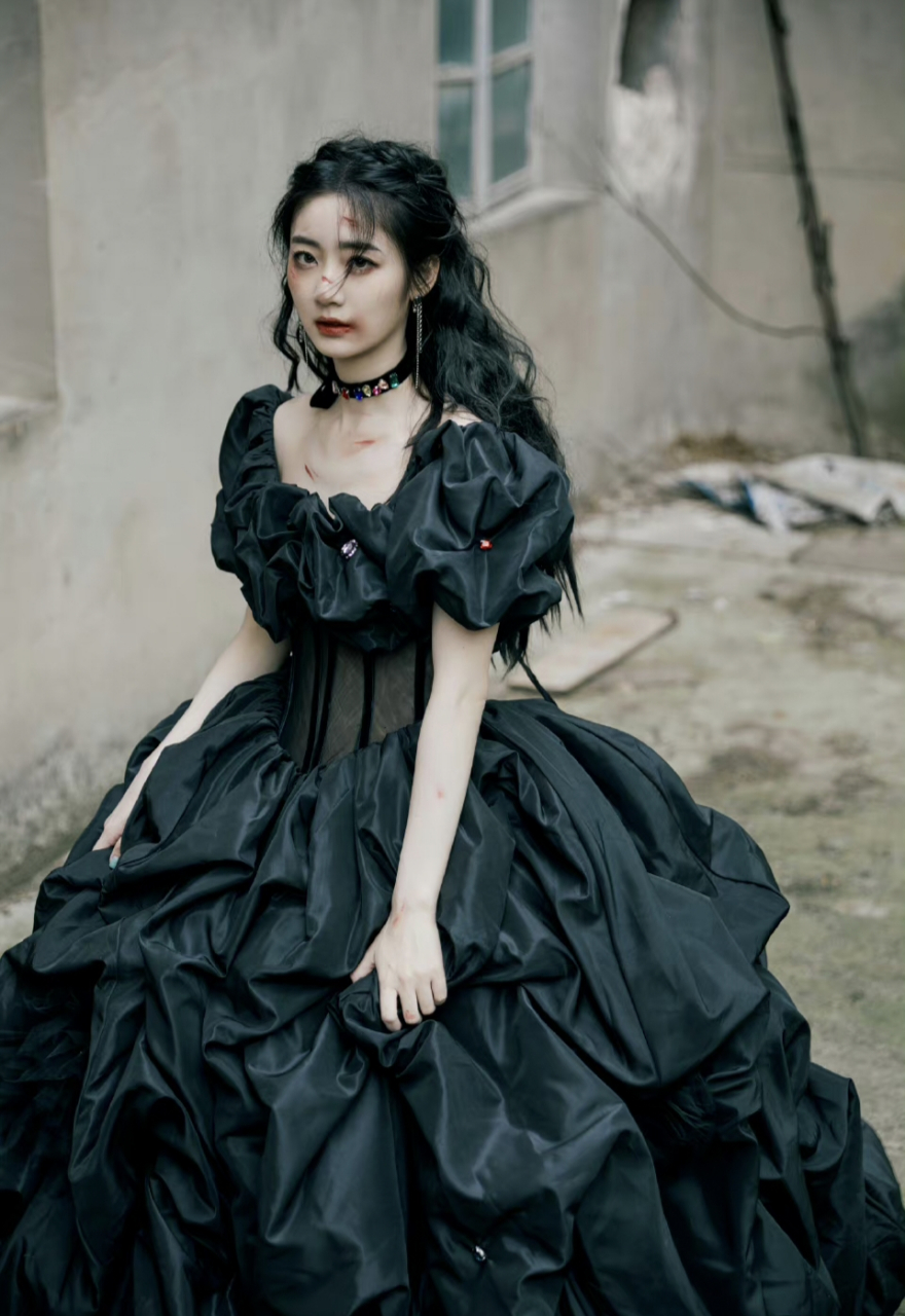 戚砚笛落难公主战损妆,也太美了吧!#明星#  #美女# #娱乐最前沿