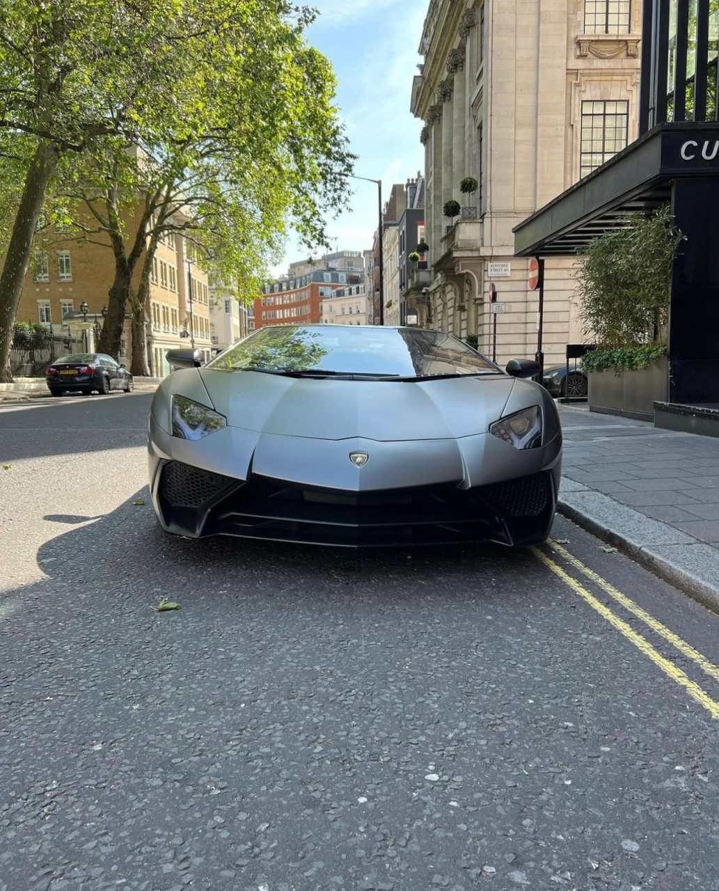 都是黑武士好看霸气,那这辆兰博基尼aventador的磨砂颜色怎么样呢?