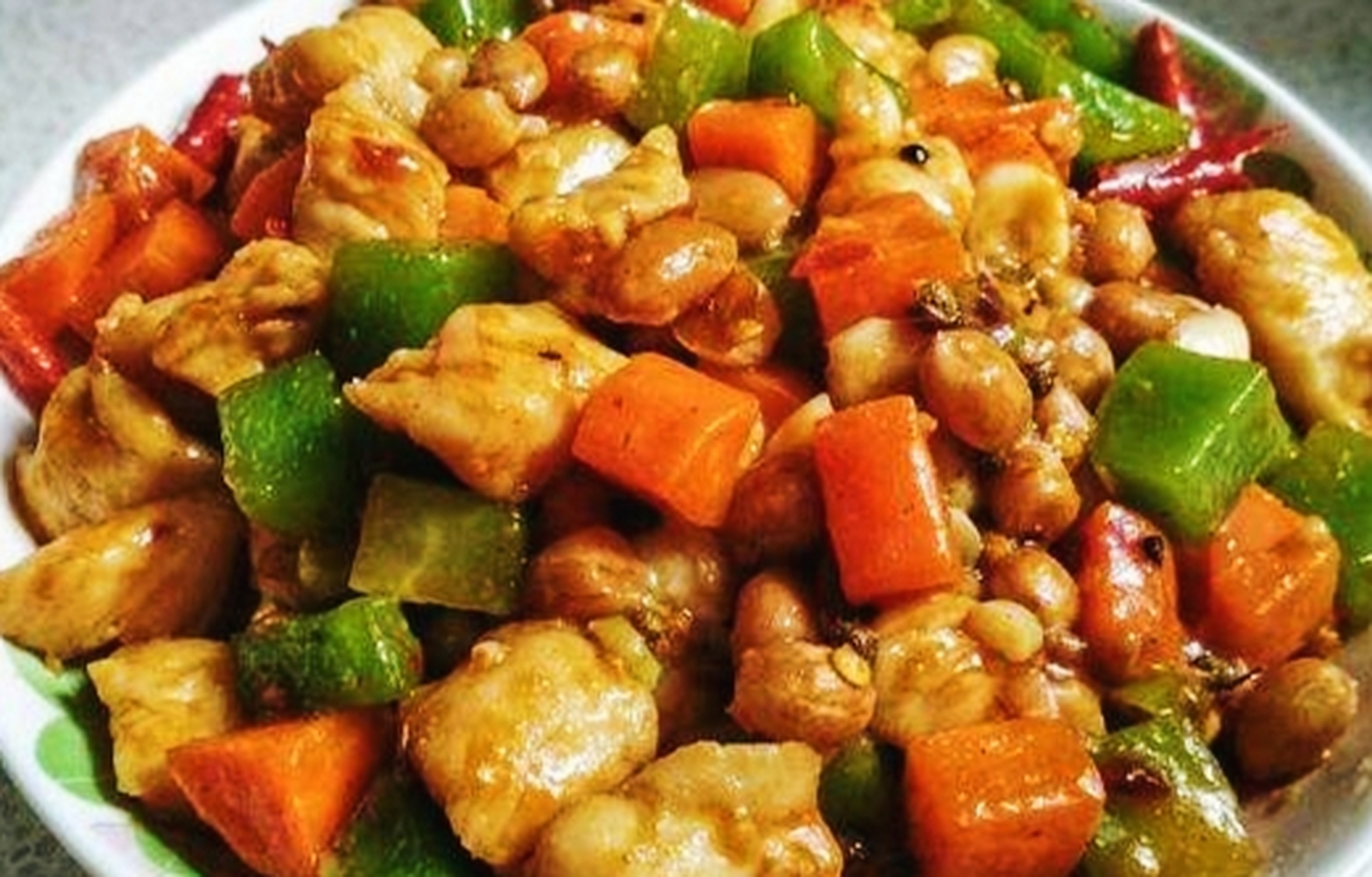 川菜宫保鸡丁的做法(川菜宫保鸡丁的做法家常菜简单的做法)