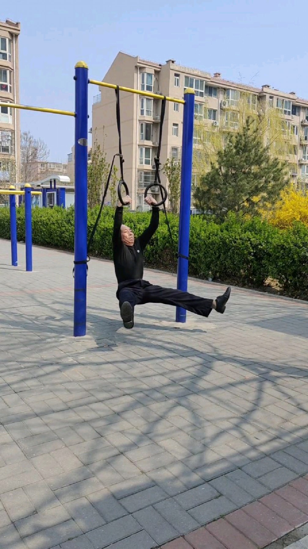 户外健身吊环走起