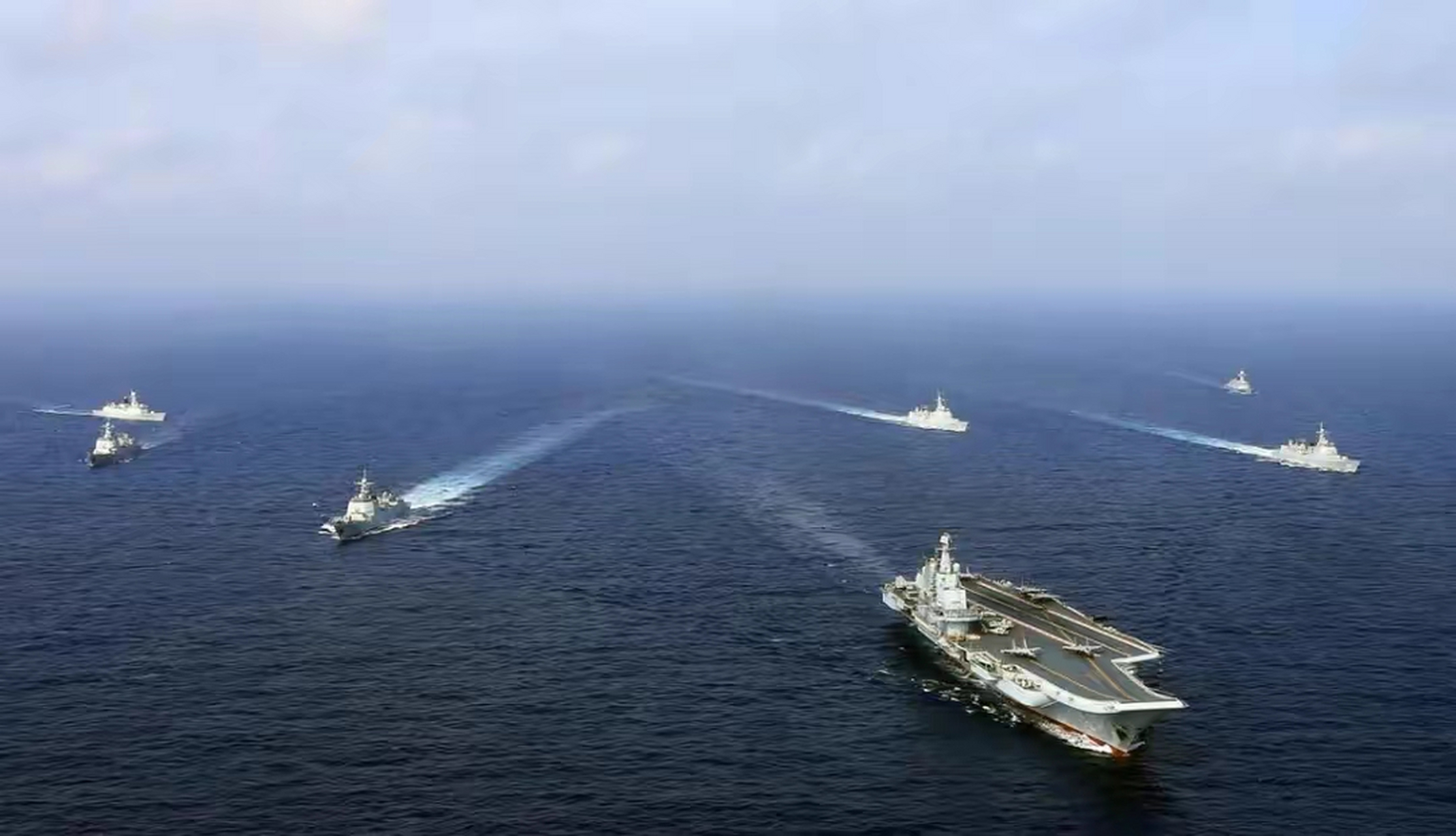 山东舰航母编队21日通过台湾海峡  6月21日,台防务部门宣称,大陆山东