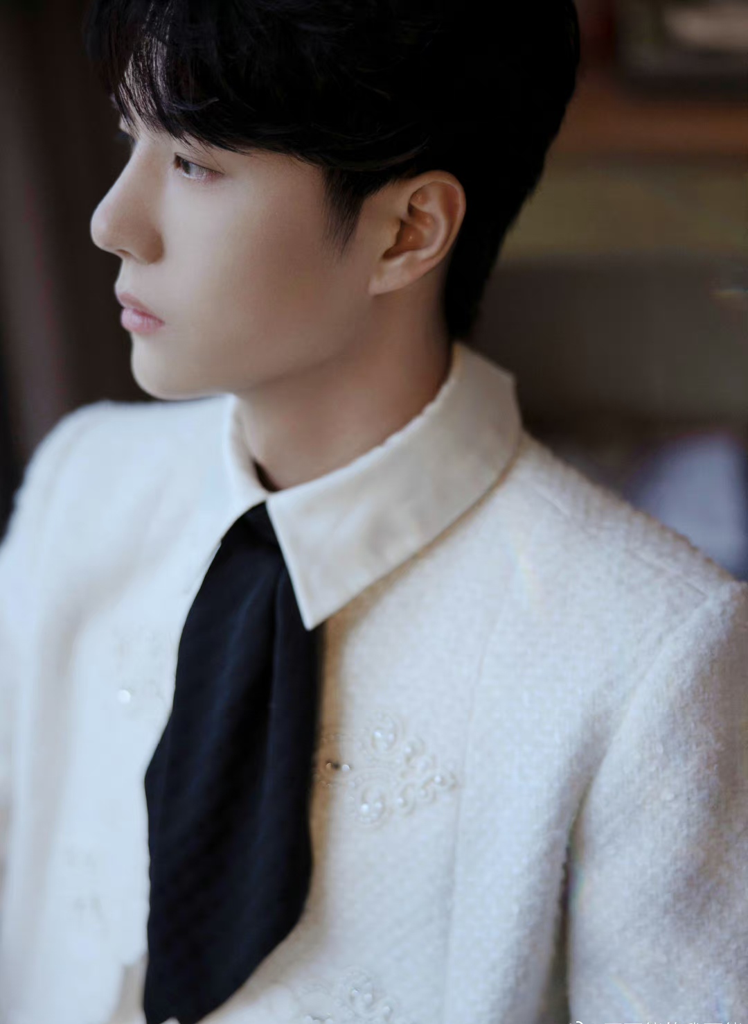 惊艳四座——盘点人间香奈儿王一博的红毯造型