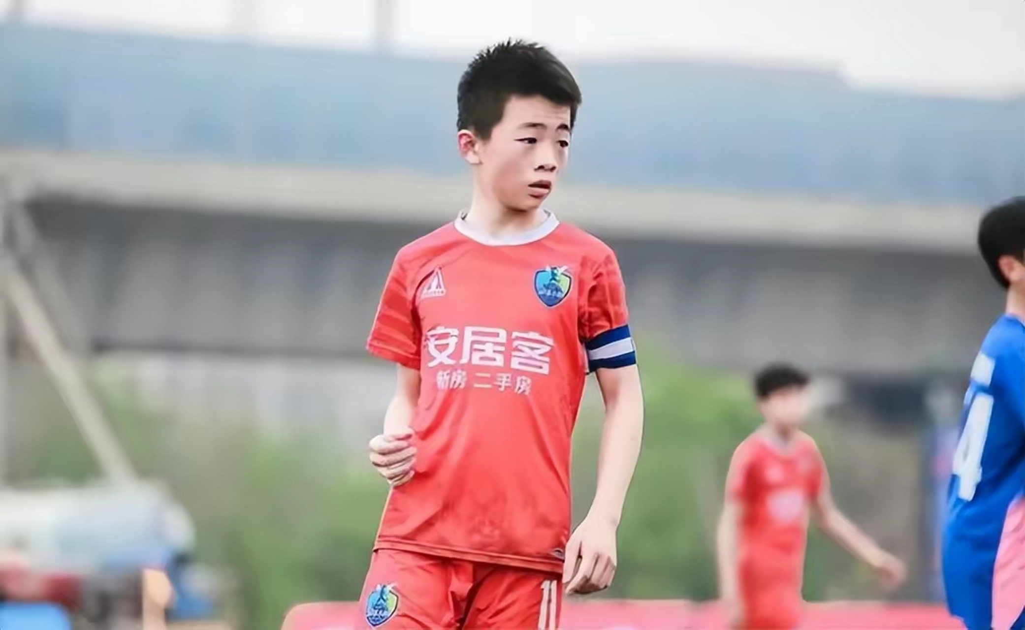 留洋中国小将邝兆雷,首秀闪耀"小巴萨" 14岁的足球