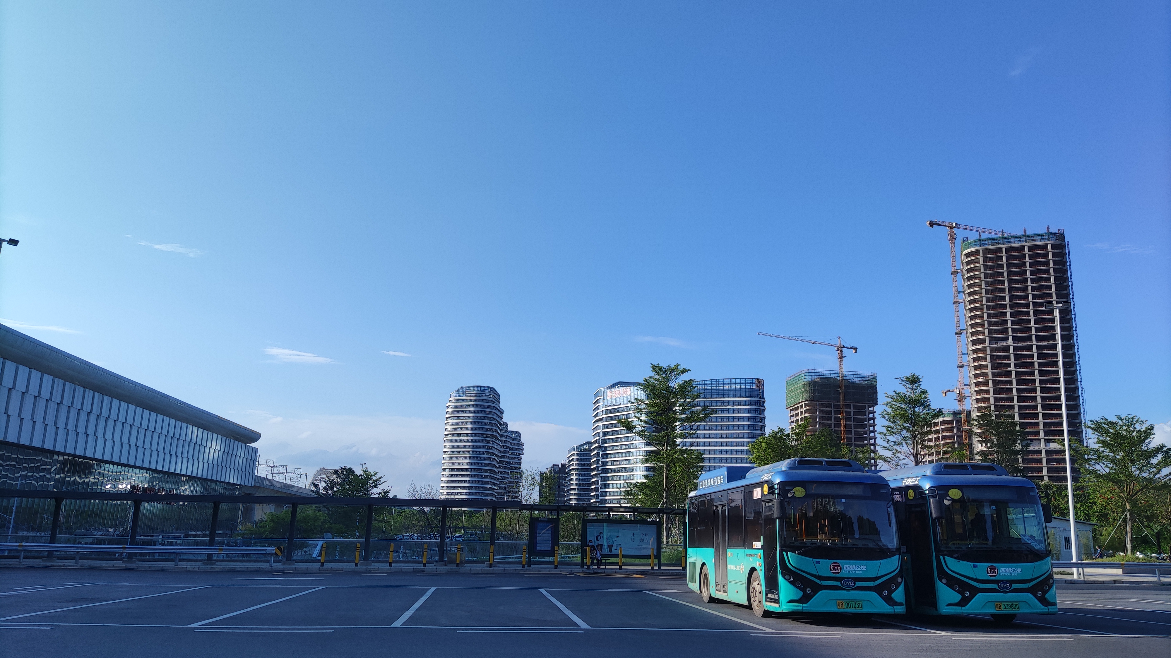 光明城总站等公交车是真的很麻烦