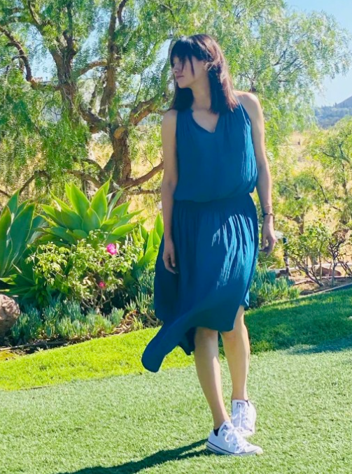 徐静蕾晒出了她的生活照片,不追求美白也没修腿,展现自然的老态