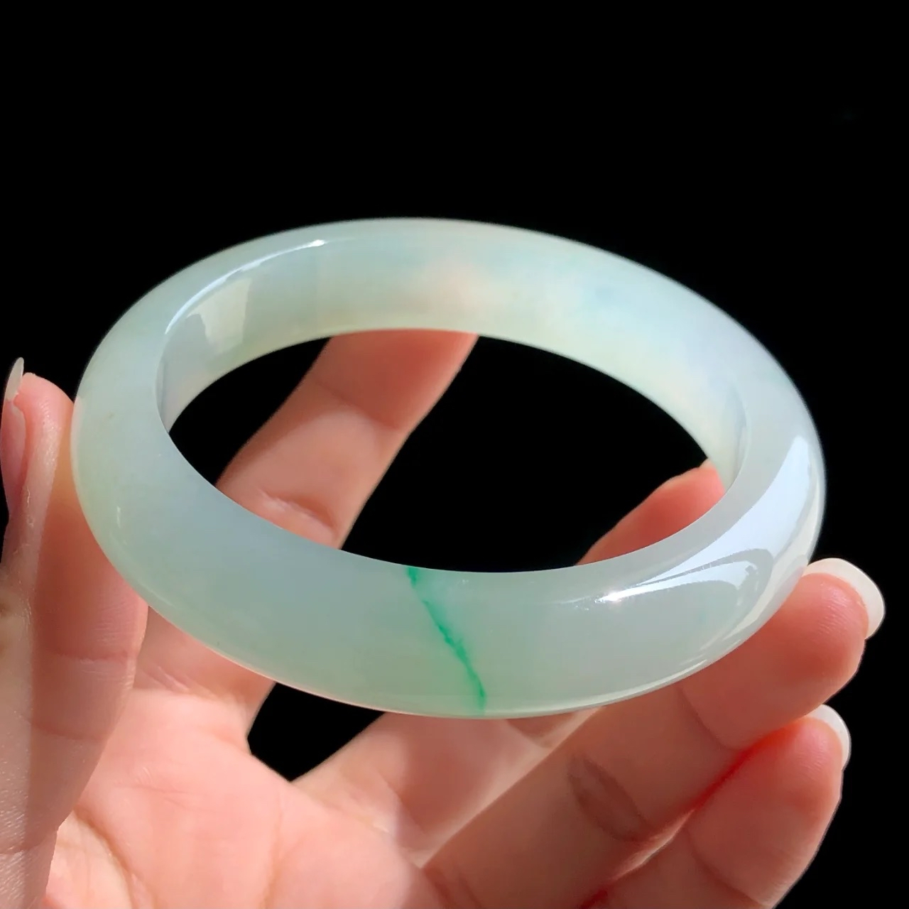 高冰正阳绿花水足正装手镯 老坑高冰料子,质地冰润细腻,种水饱满,正阳