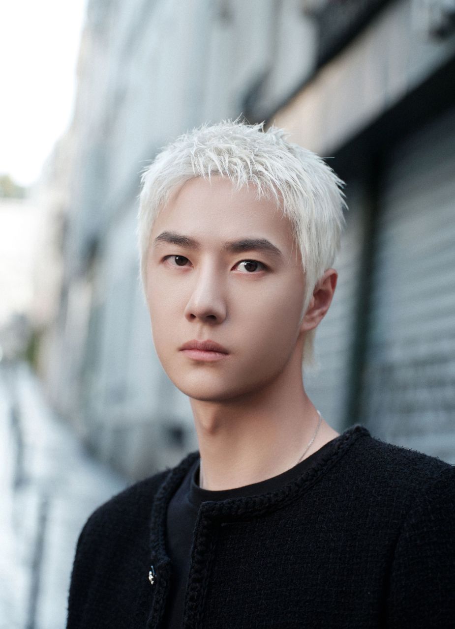 金发王一博是有点子酷拽在身上的,期待大秀啊 #王一博