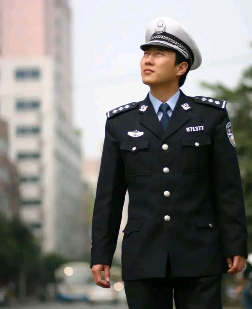 停播五年,那个挽救无数司机的"网红交警"谭乔,却挽救不了自己  2018年