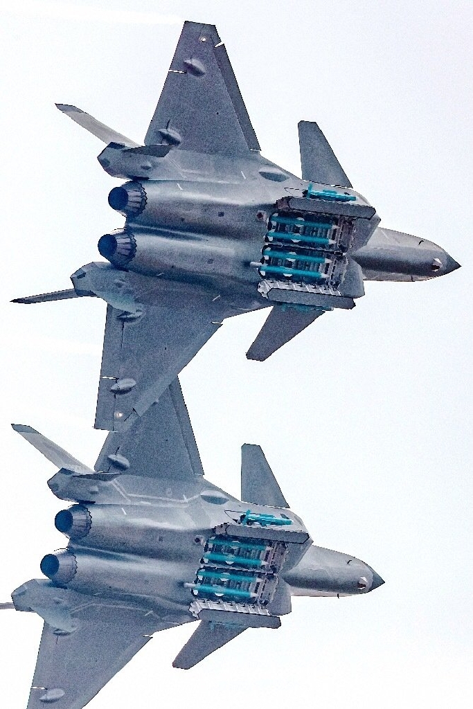 "铰接式弹体"能否将长度近5.8米的pl17导弹装入歼20的弹舱内?