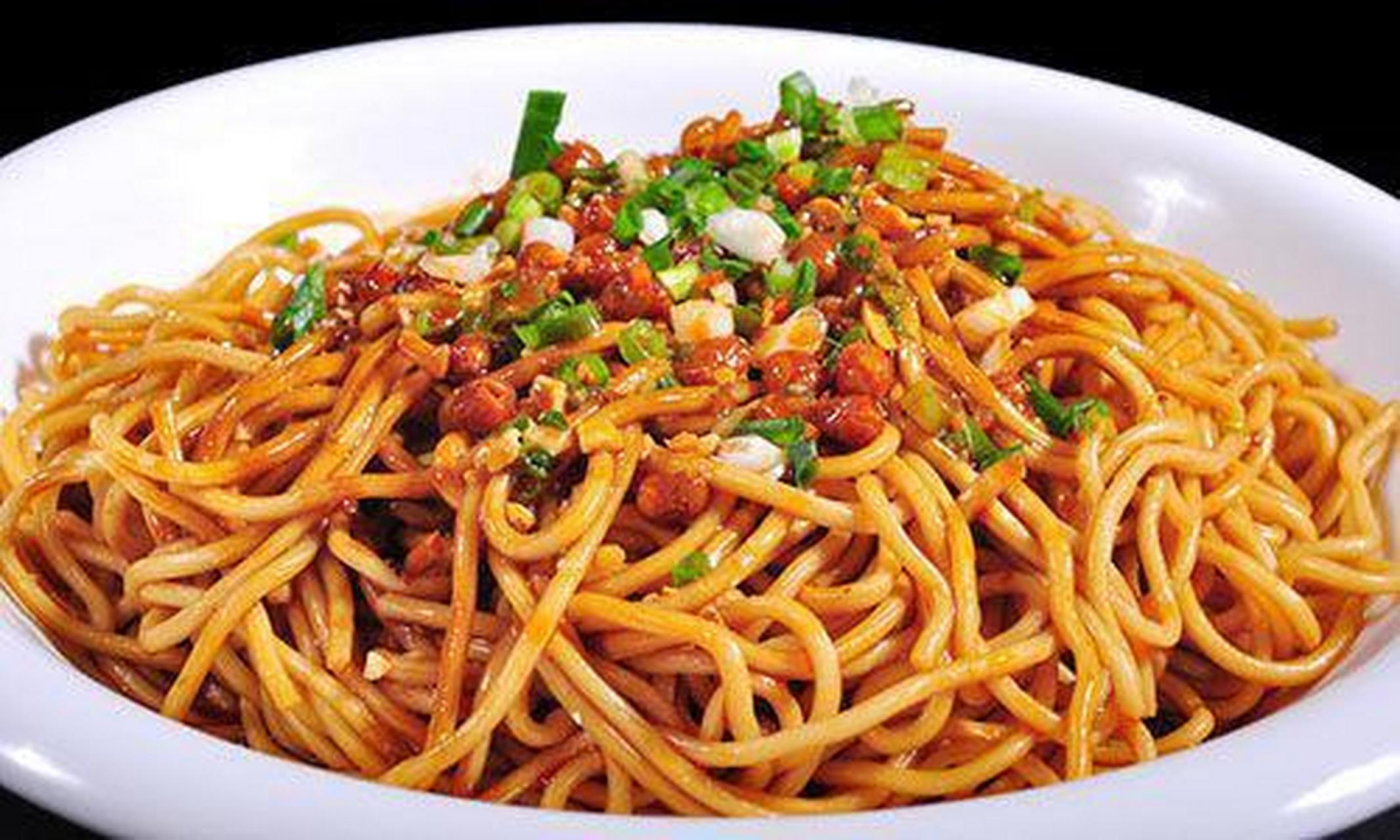 我很喜欢吃热干面,因为到了重庆,所以只好在网上购买,上次路过我的