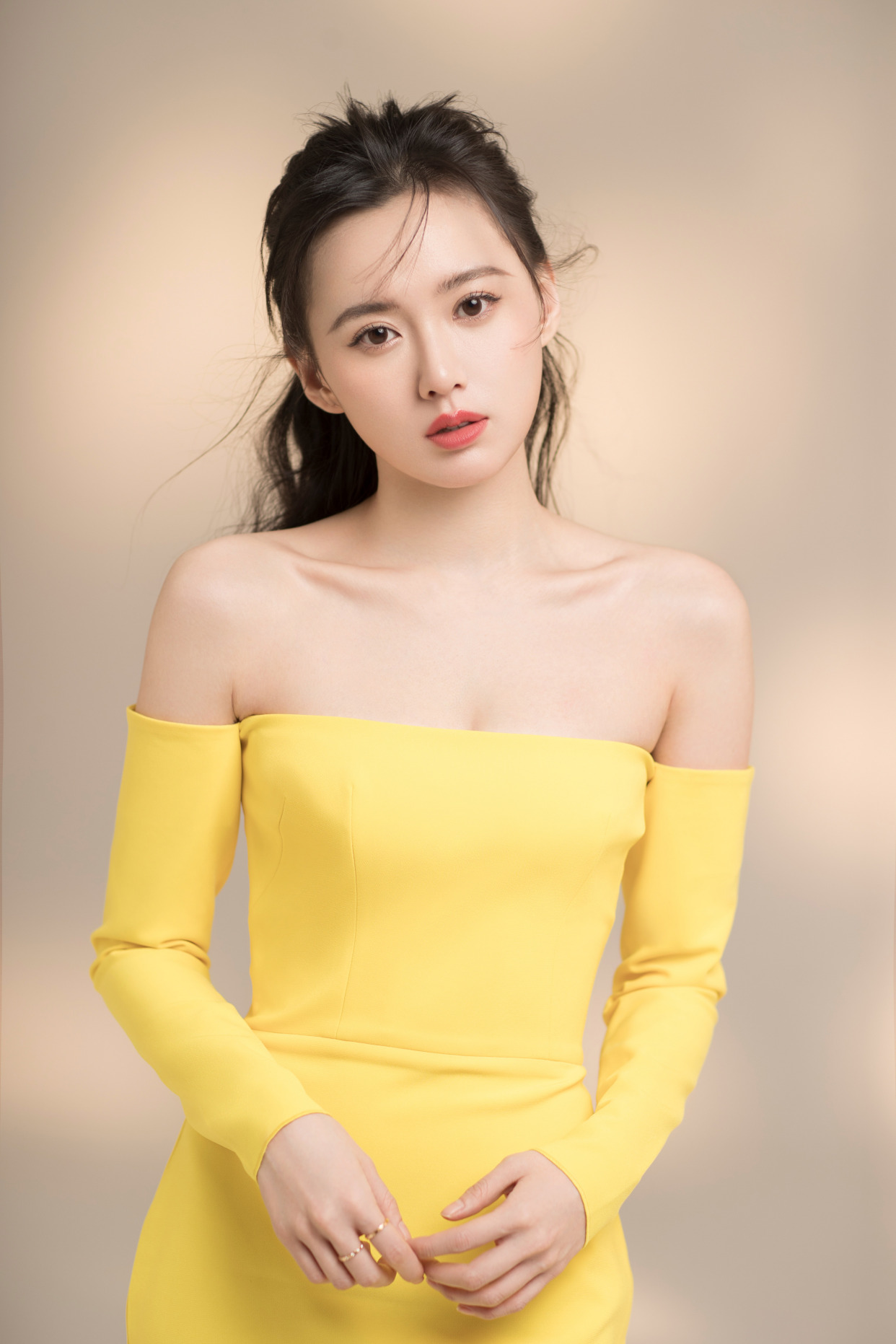 山东美女江铠同,气质出众,性感动人