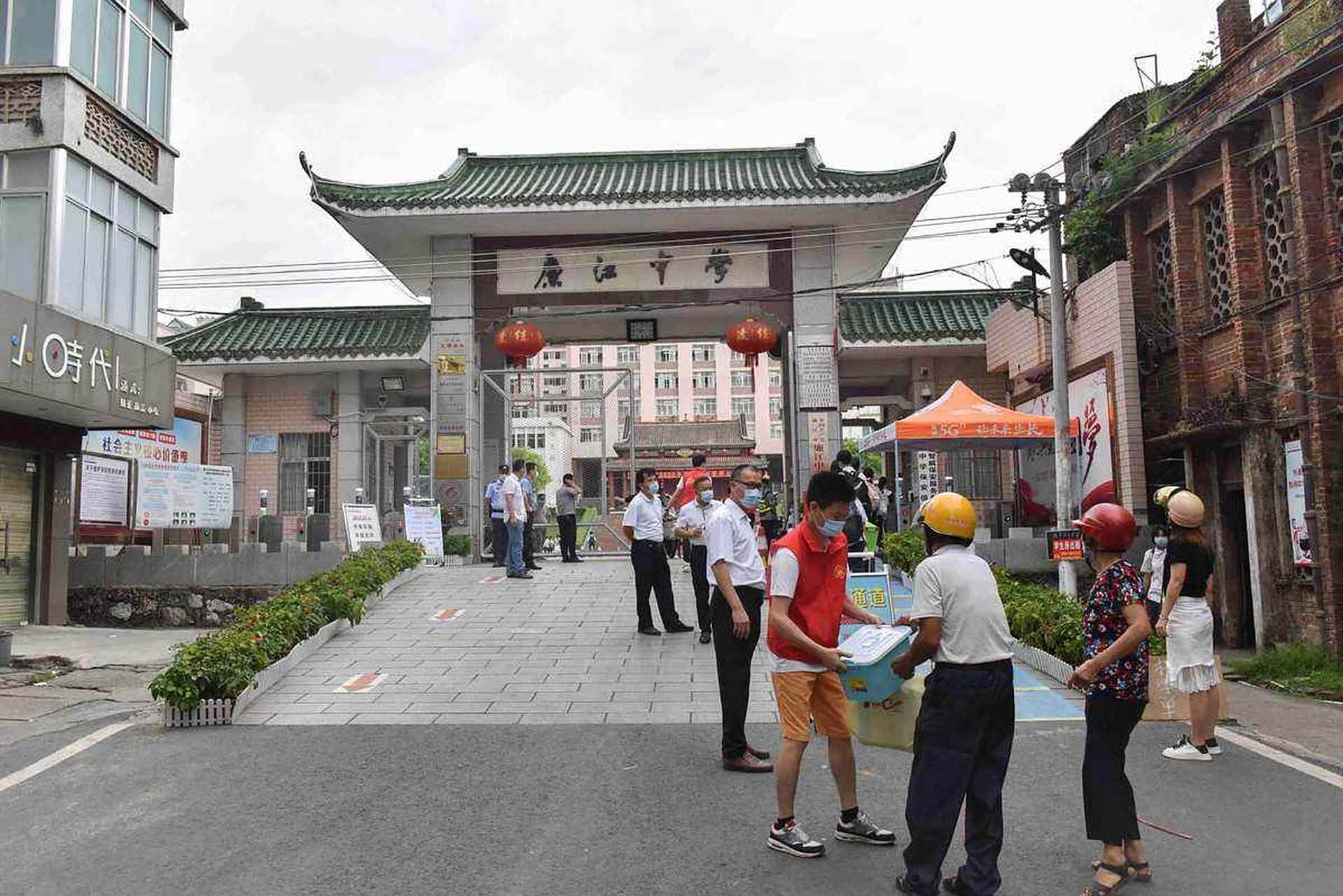 百年名校廉江中学2023年高考成绩比去年有了大幅度的提升,特别是高分