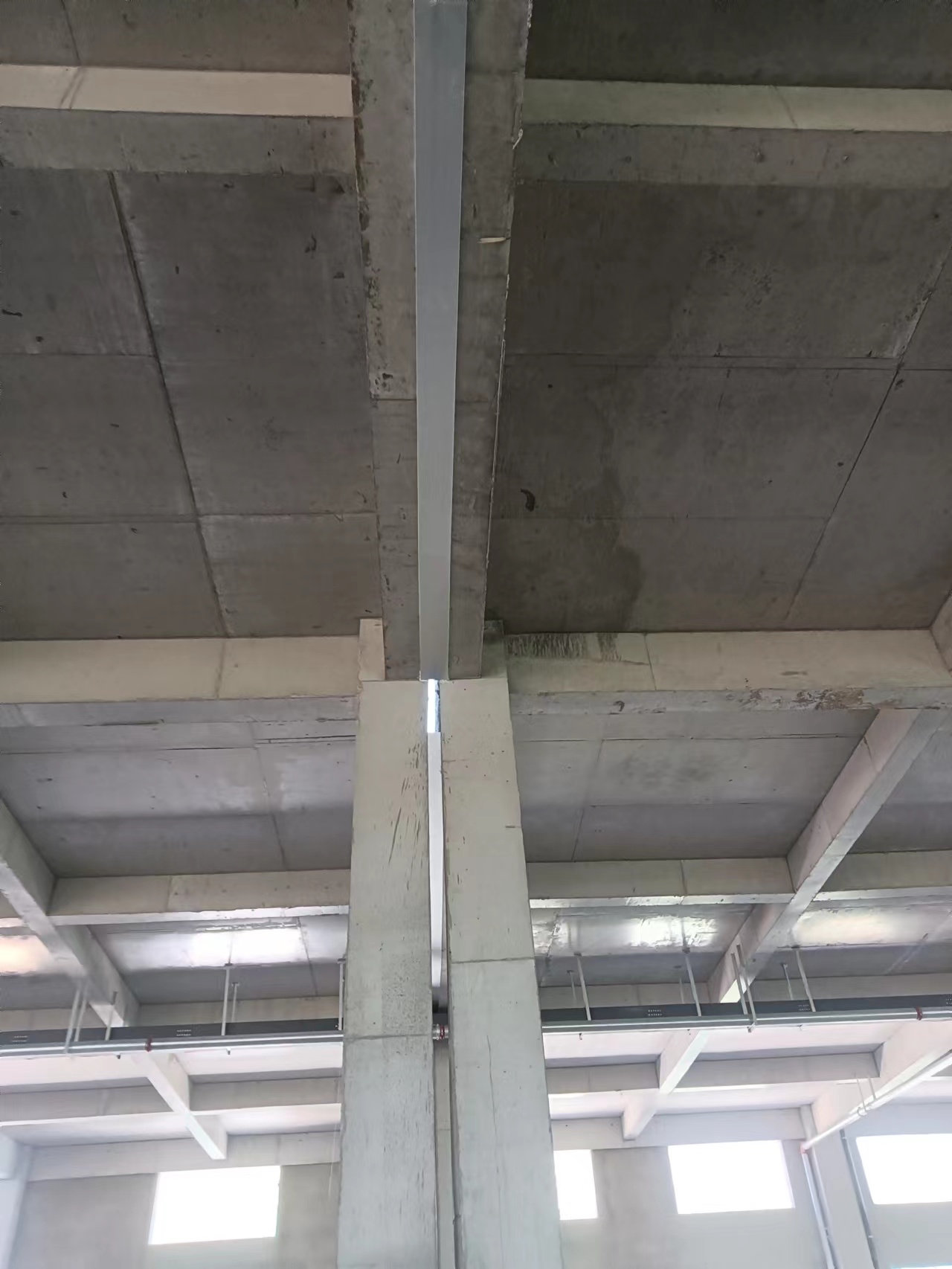 卡锁型变形缝装置安装效果图