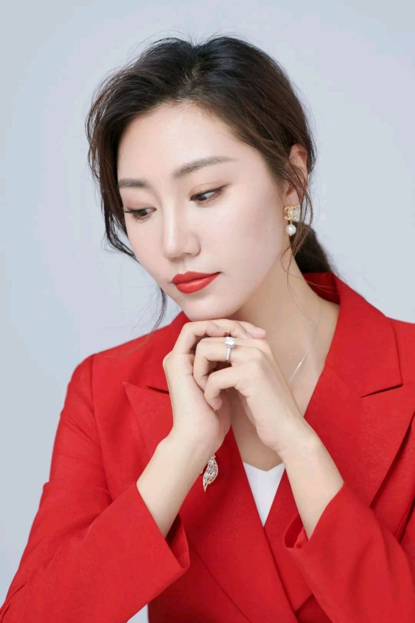 美女主持人叶美毅#八卦手册# #一眼沦陷# #娱乐八卦驿站