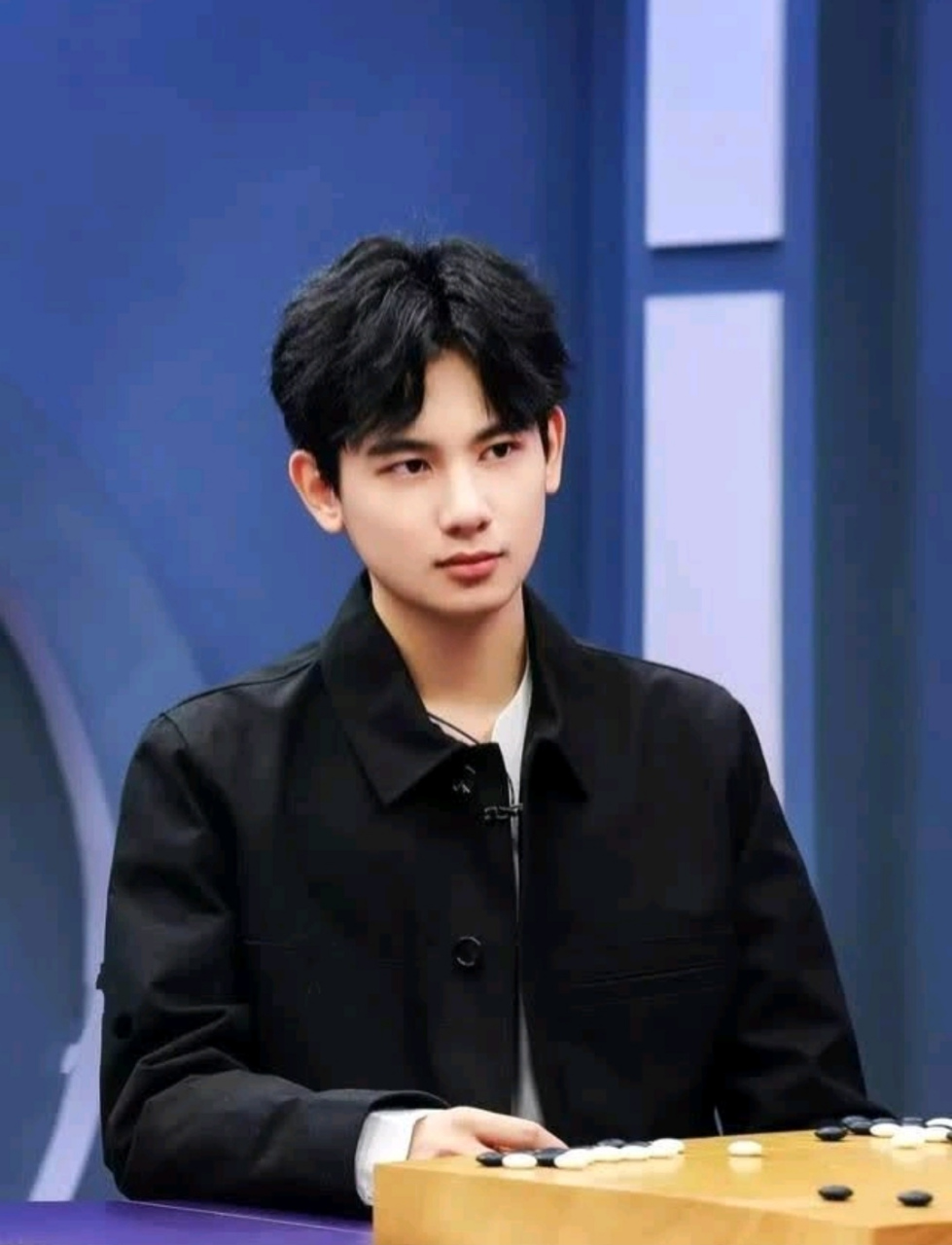 这真的是同一个人吗,可能真的是胡先煦,但绝对不是张小宇了.