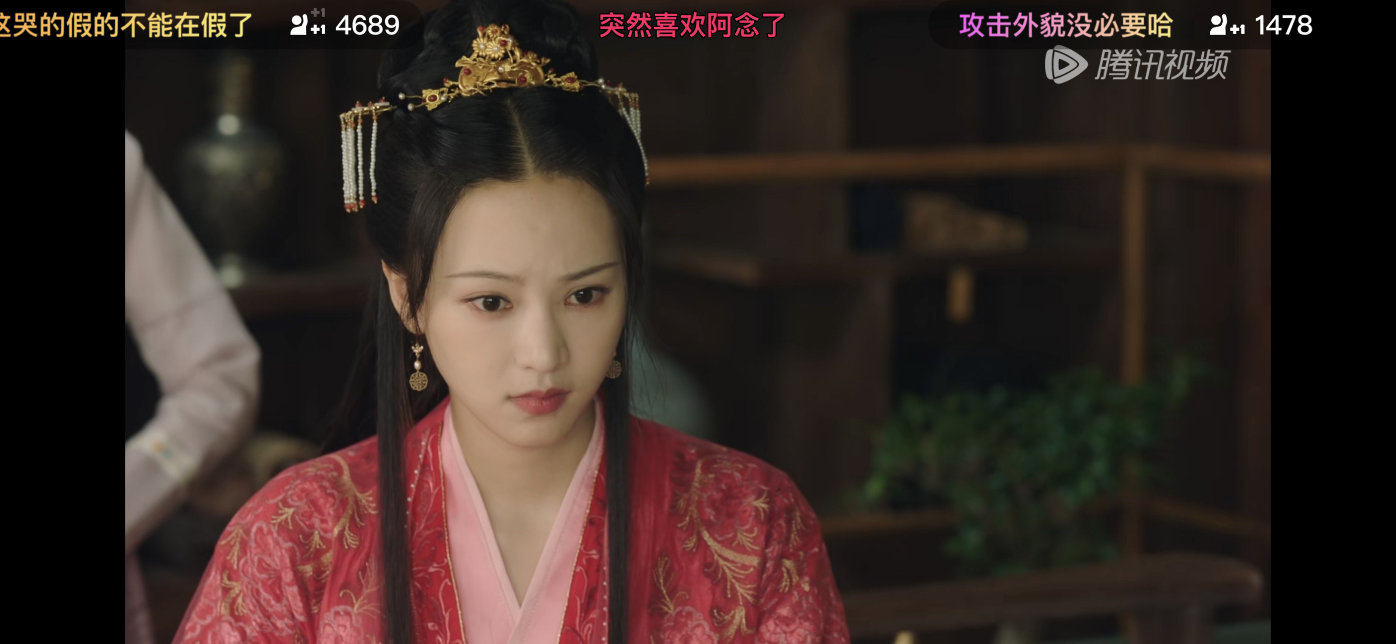 这原来是武大校花黄灿灿,记得她在《斗罗大陆》里一身黑衣又美又飒,在
