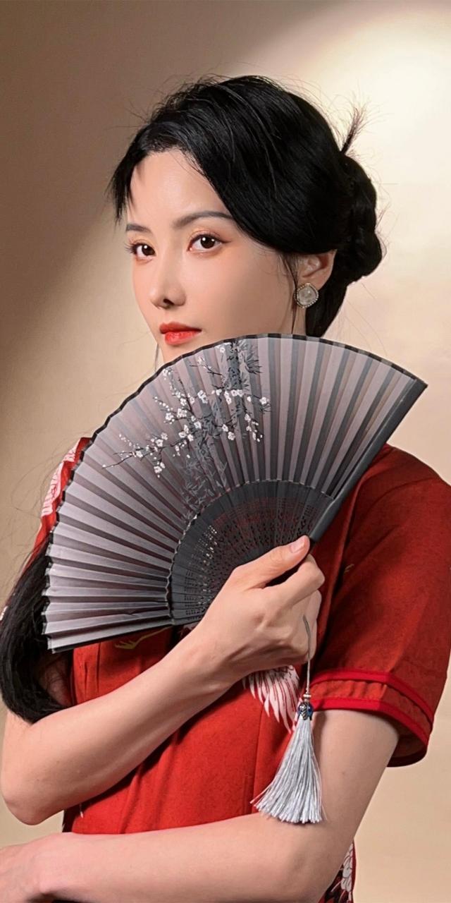 张芷溪   红色旗袍纸扇民国风写真,超美!
