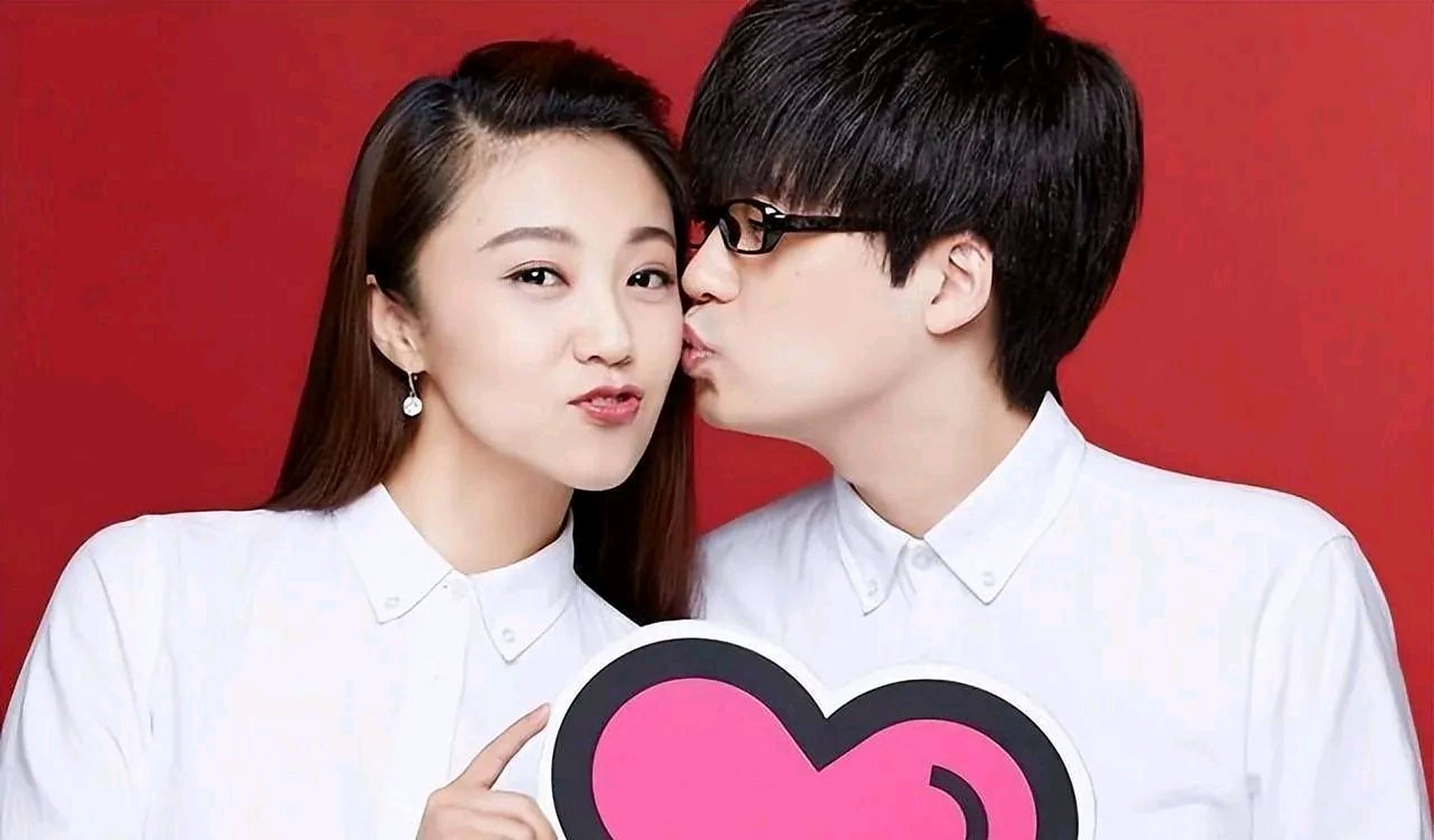 两人身形臃肿,王小玮疑似怀孕  王小海和王小玮组成玖月奇迹时并非