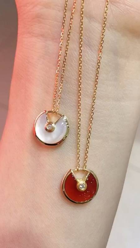 卡地亚护身符项链 18k黄金镶嵌钻石,红玉髓,白贝母#卡地亚项链#高端