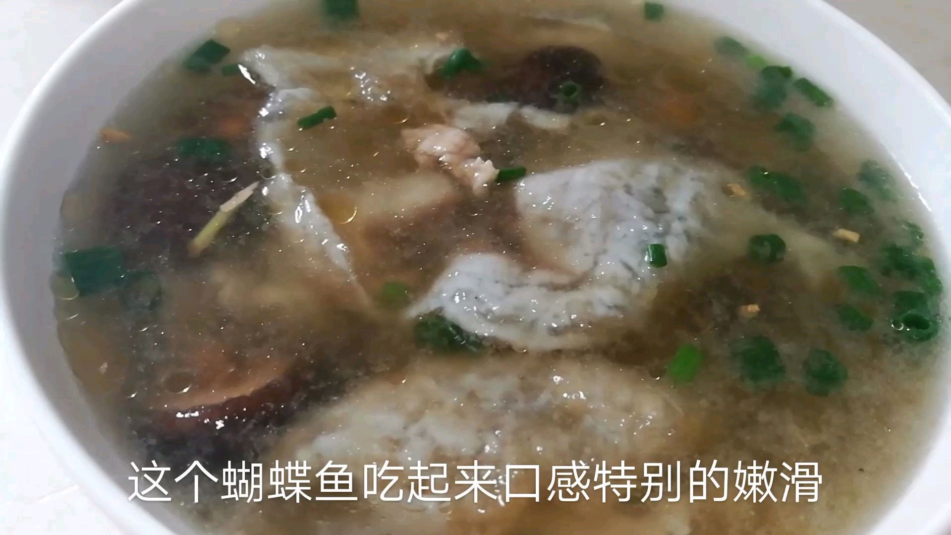 爱吃鱼的千万不要错过这种做法,捶出的鱼片像蝴蝶,嫩滑好吃