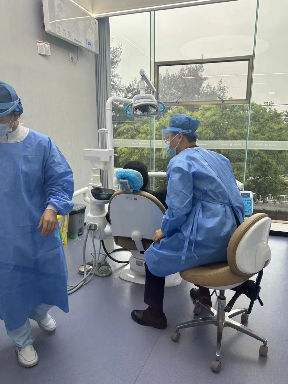 前一段时间陪朋友去拔智齿 在口腔科看到了这张图片,顺带问了一下专家