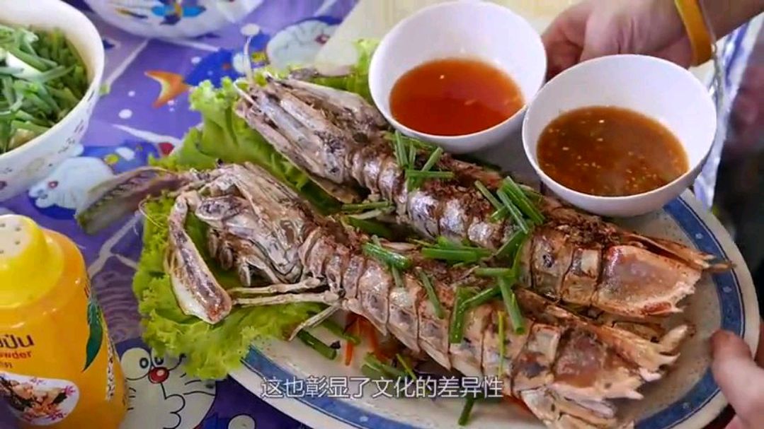 日本料理大厨处理海鲜真是细致,连皮皮虾脚的肉轻都能易处理