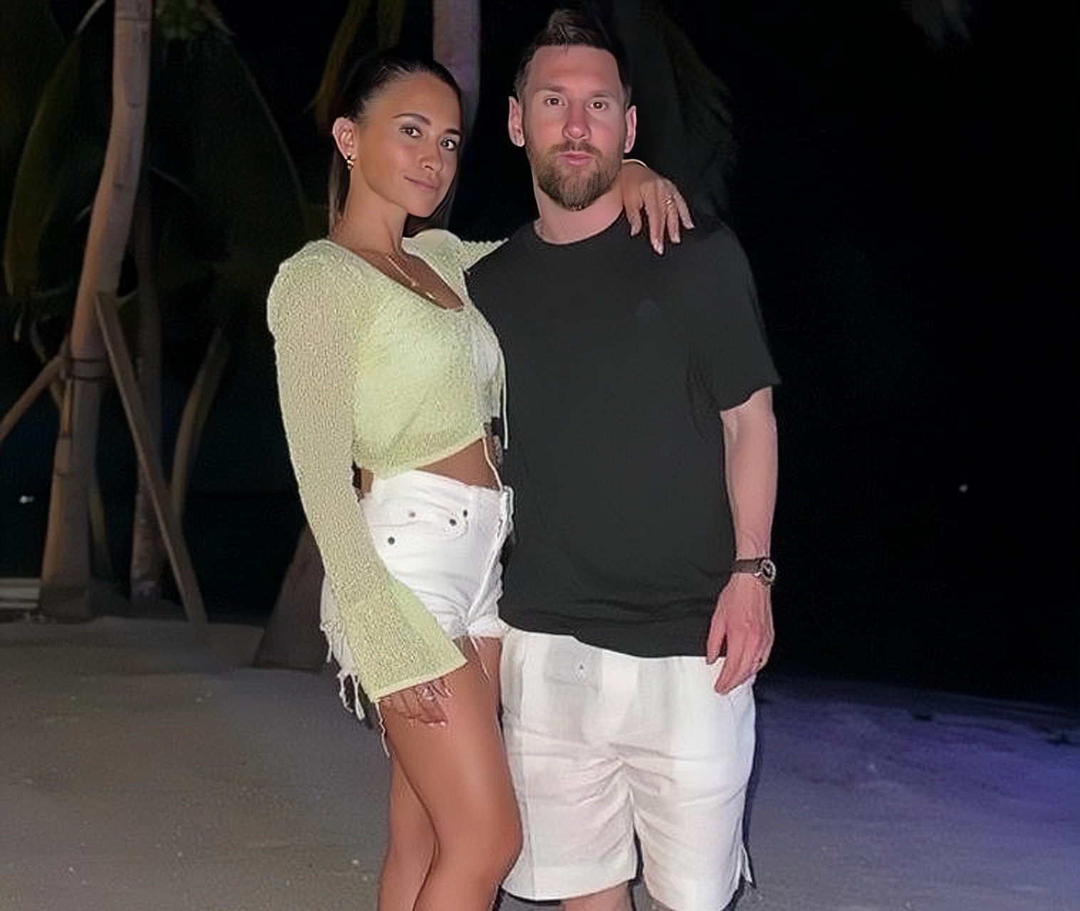 回顾 梅西带家人海边度假,安东内拉身材性感又傲人,球迷:幸福