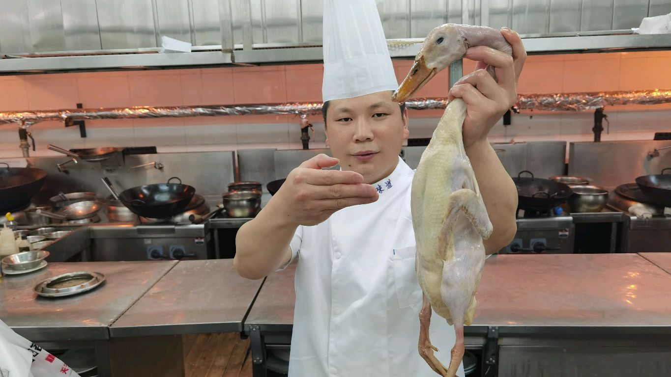 酒店大厨教你:“啤酒鸭”的做法,操作简单好吃