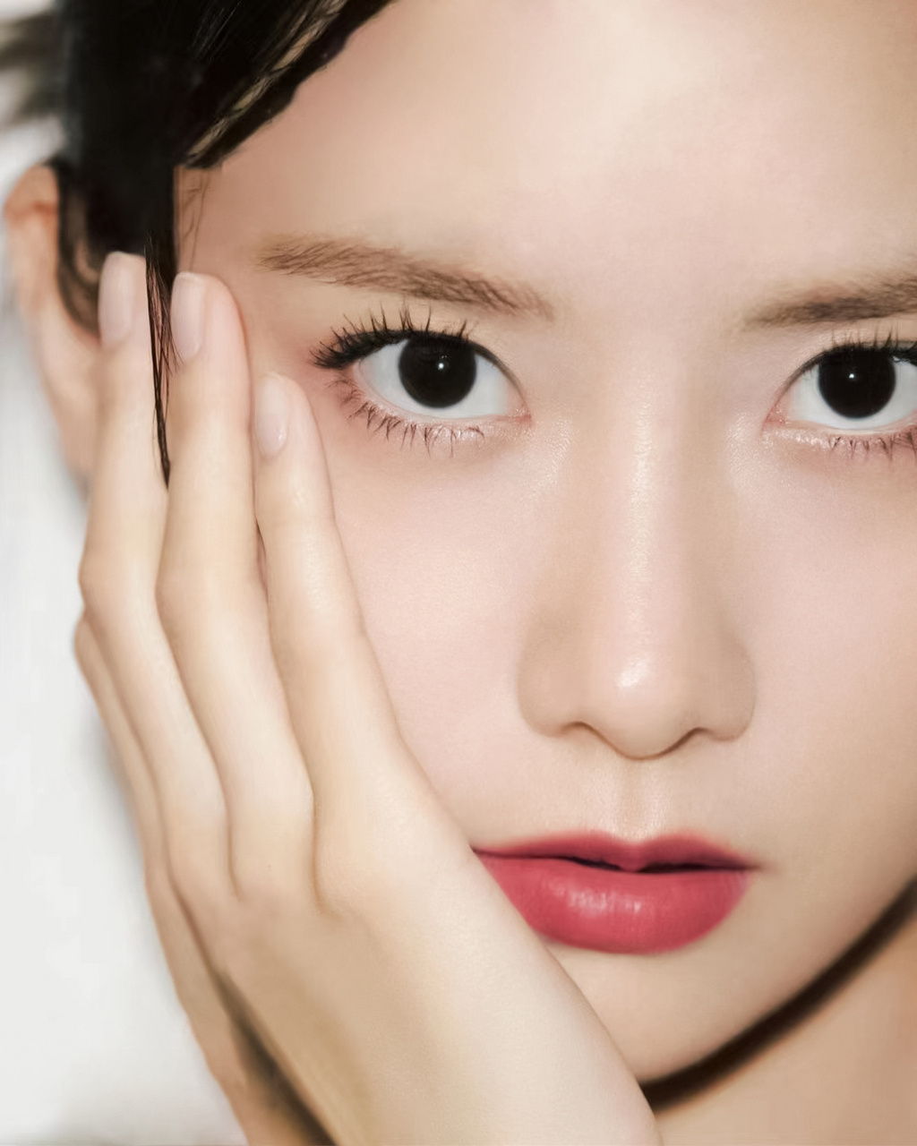 林允儿最新杂志美片[鲜花][亲吻]