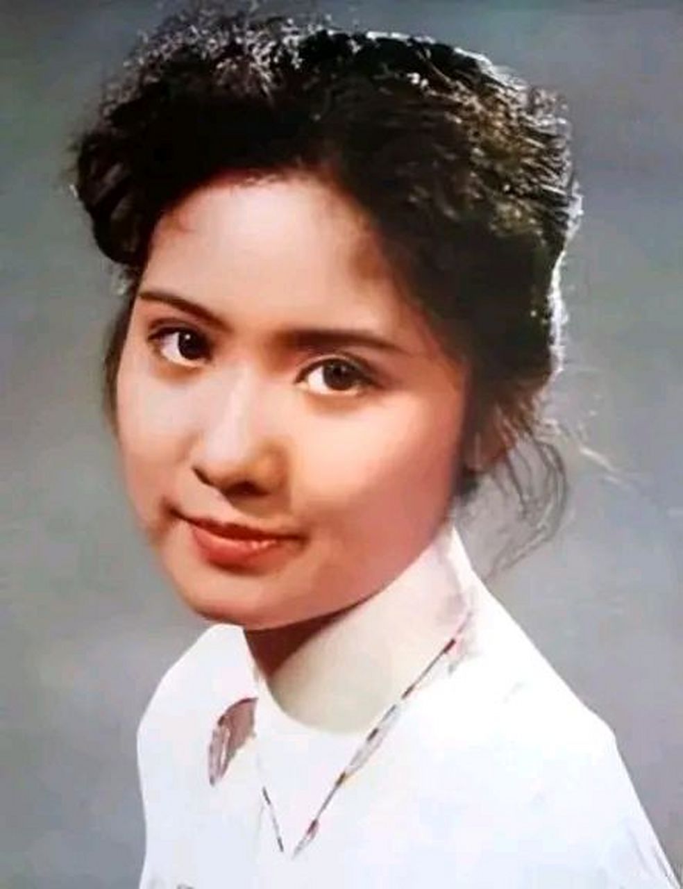 一直以来她始终以清秀淳朴的形象出现在银幕上,扮演了