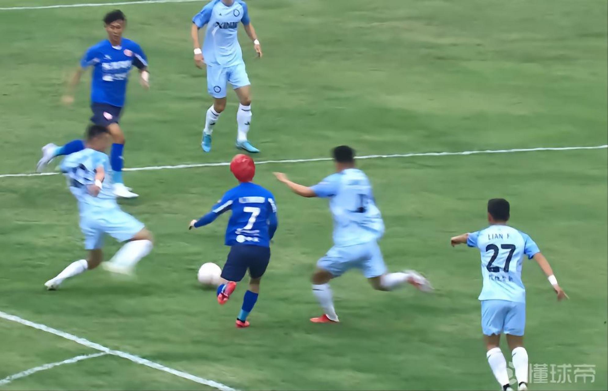 酷似樱木花道,东莞莞联球员凯赛尔染了一头红发 4月22日,中甲联赛正式