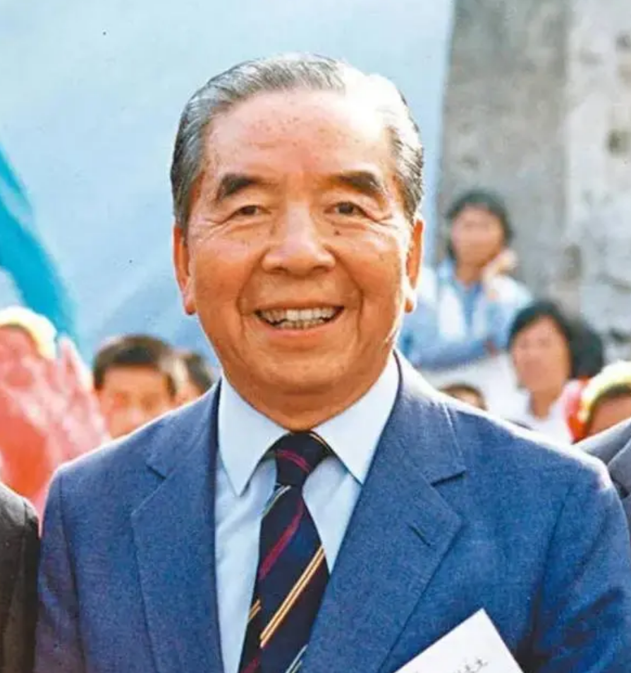 1980年包玉刚捐钱建饭店,提出一要求没人应?邓公亲自拍板:可行