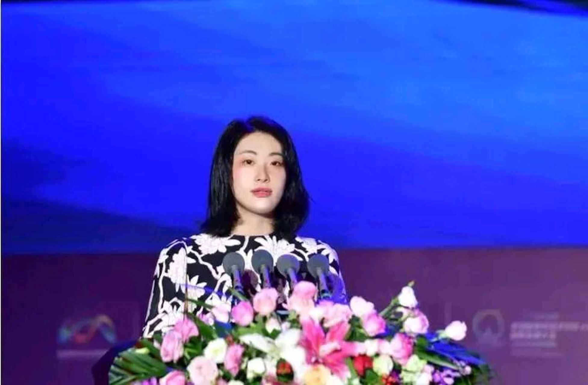 最近国民女富豪娃哈哈董事长宗馥莉icon宗大小姐全国征婚的信息量猛增