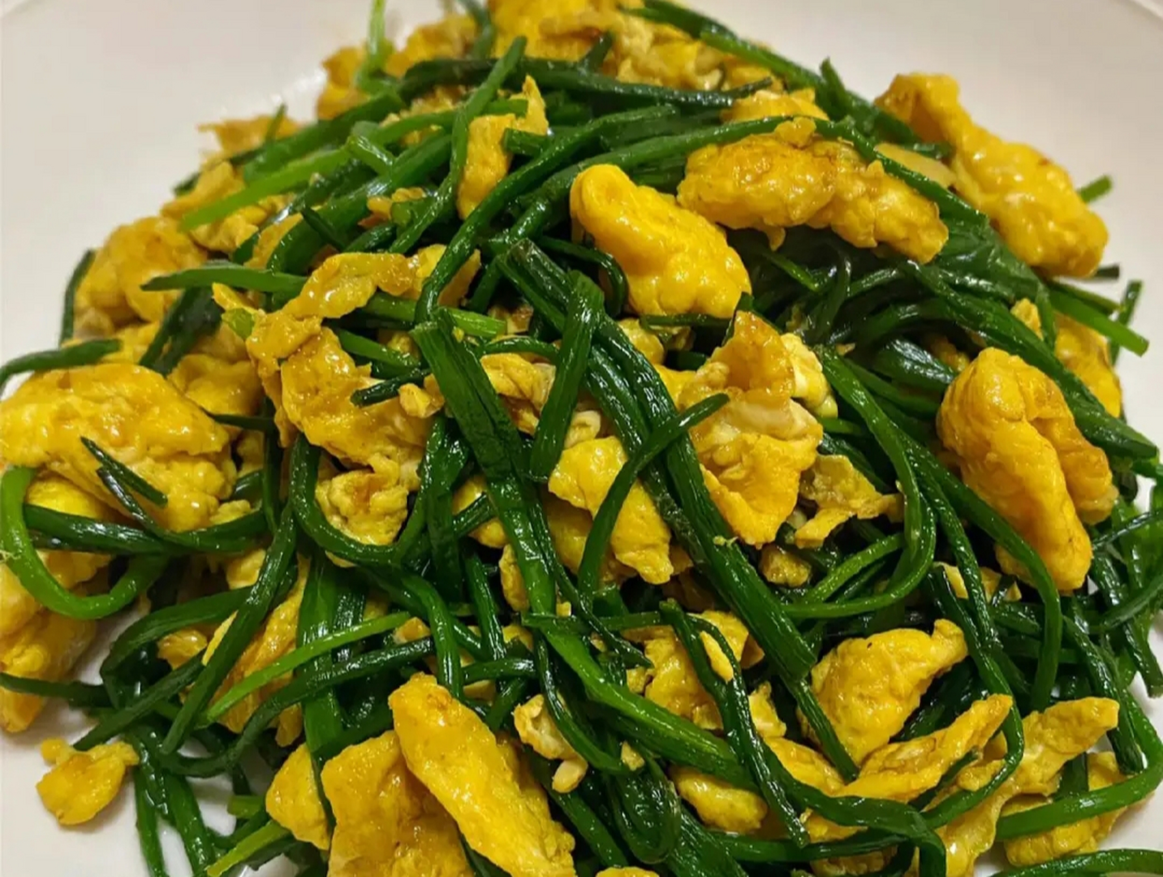 我的美食分享#  沙葱炒鸡蛋  所需食材:沙葱,鸡蛋  做法如下: 1,鸡蛋