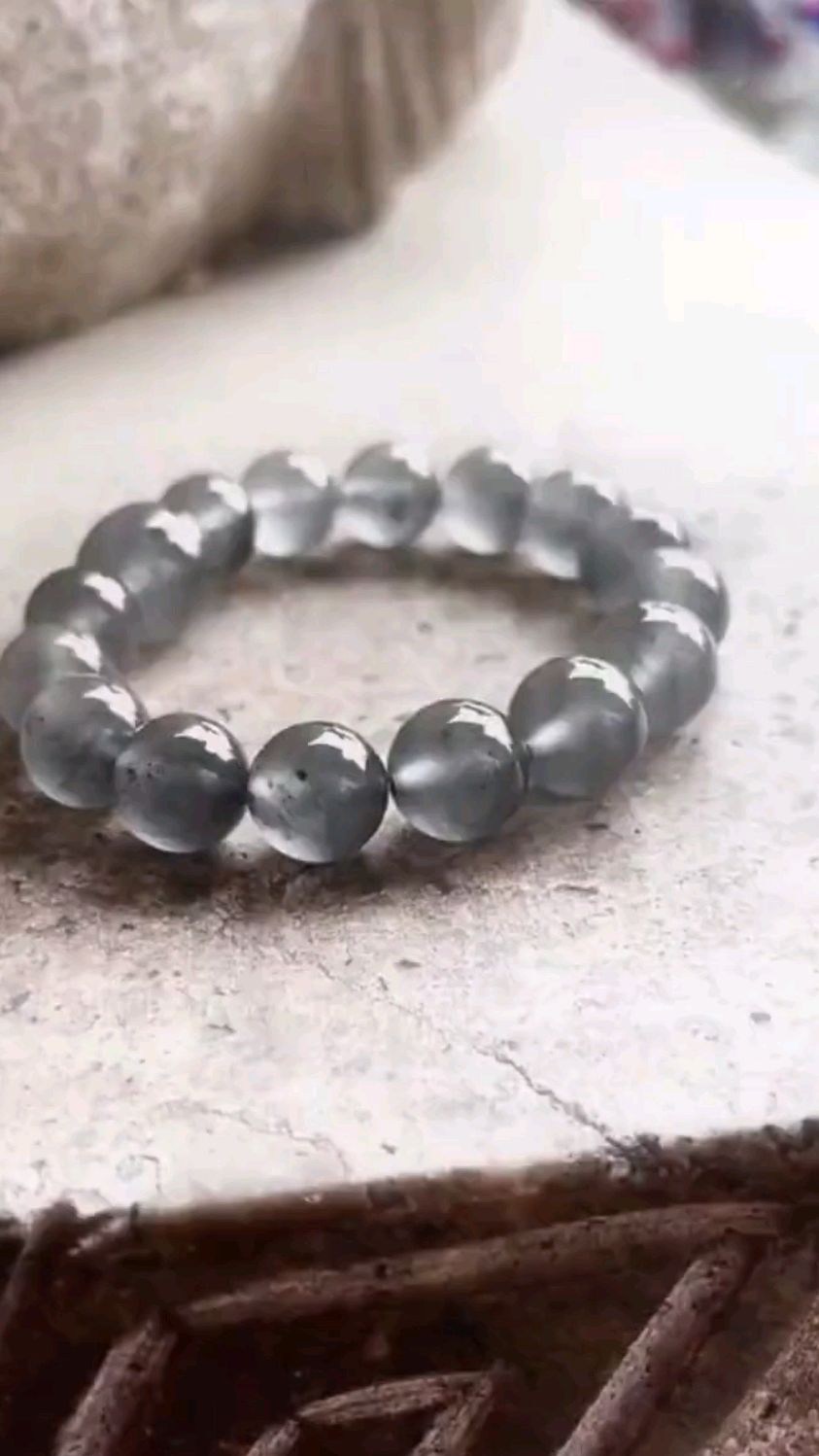 乌鸡手串,平日里极其少见哦.冰透水润,自己就是最好的观众-度小视