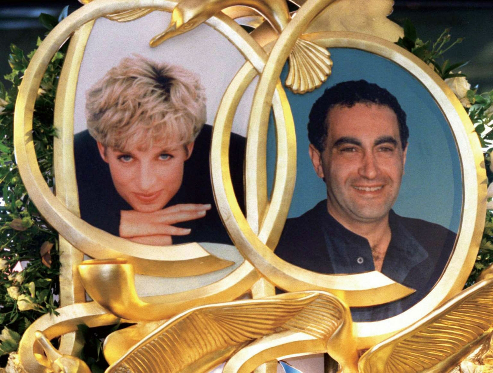 戴安娜和男友多迪·法耶兹的纪念照